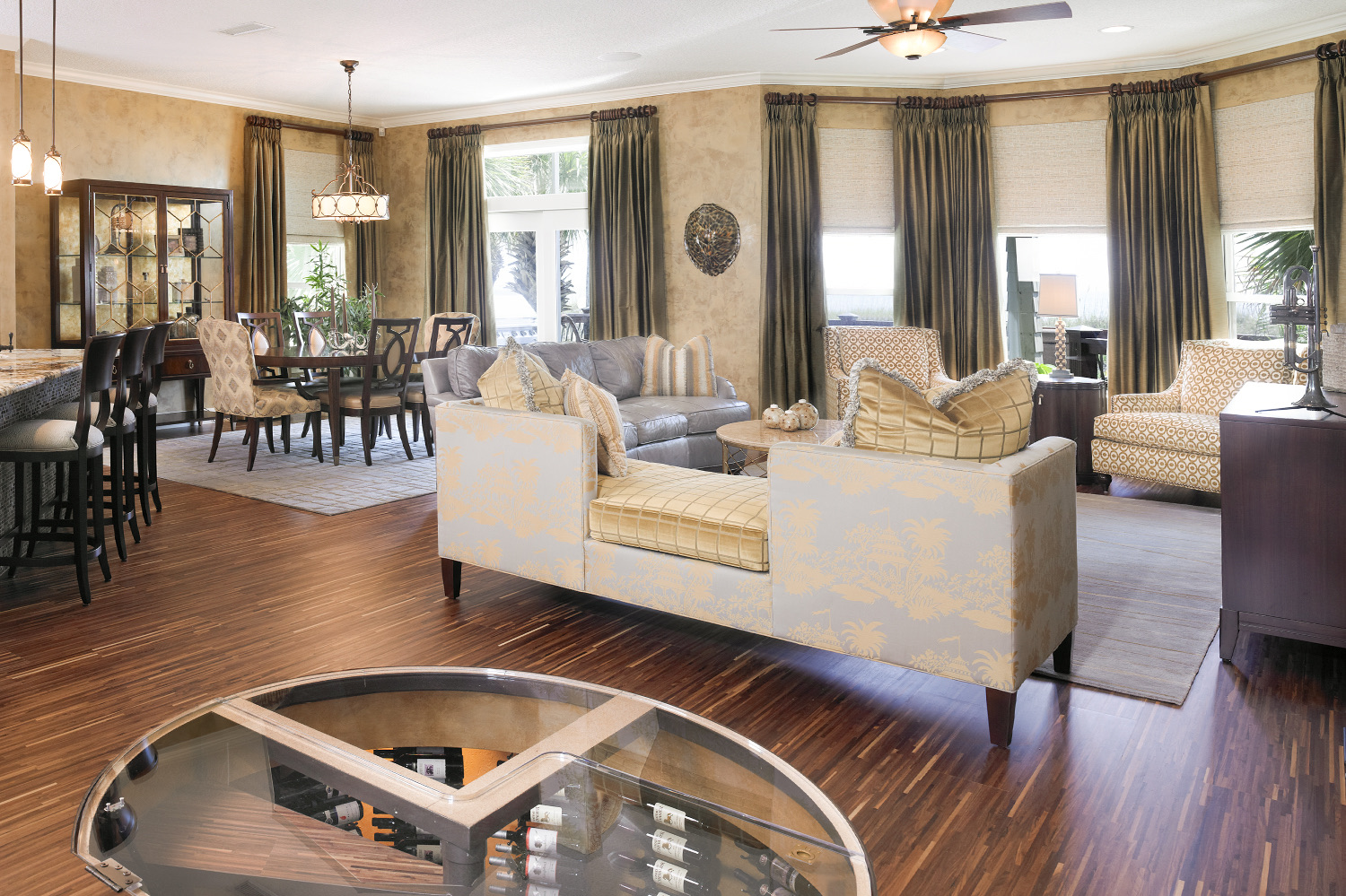 A living room with custom decorative finishes